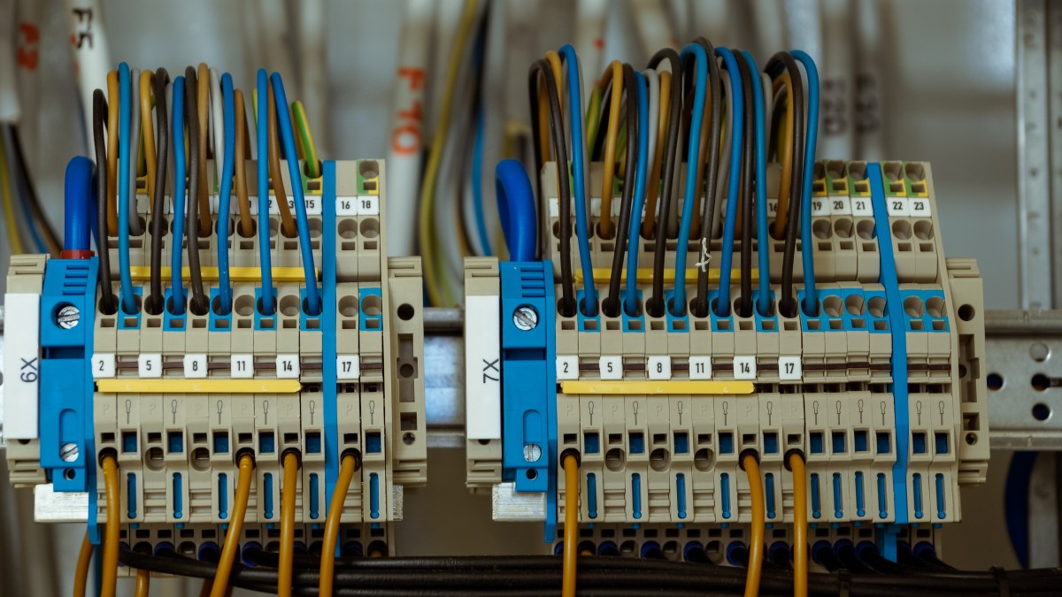 Conheça os componentes utilizados nas instalações elétricas